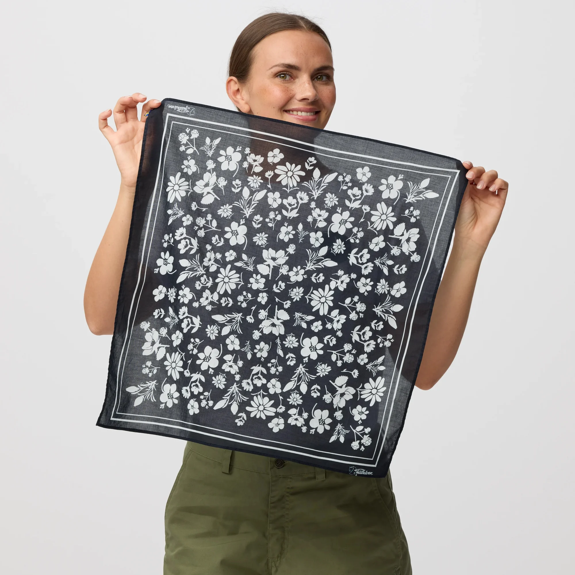 Fjällräven Fjällblomster Bandana Chalk 03