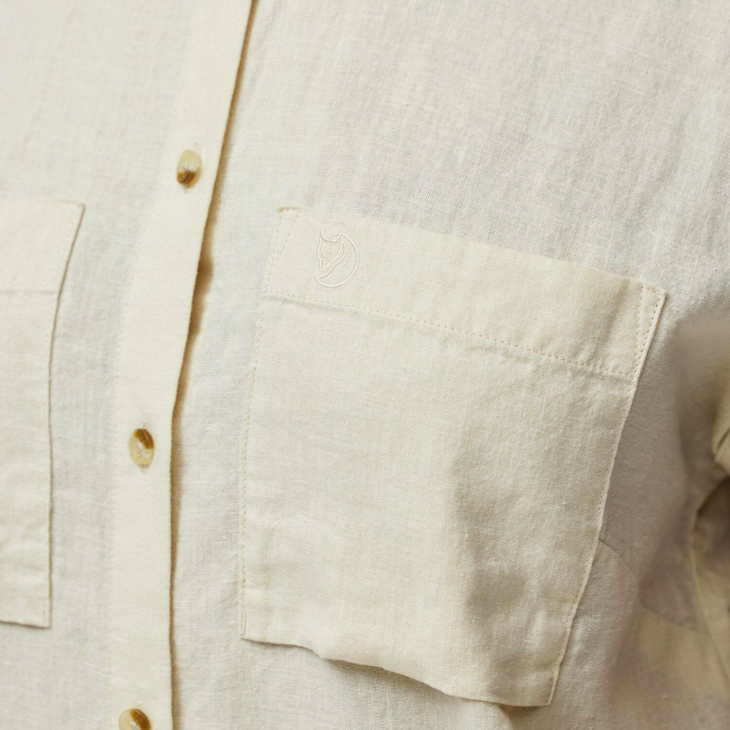 Fjällräven Women's Övik Hemp SS Shirt Chalk 09