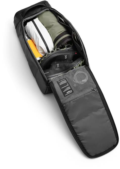 DB Hugger 20L Black 04