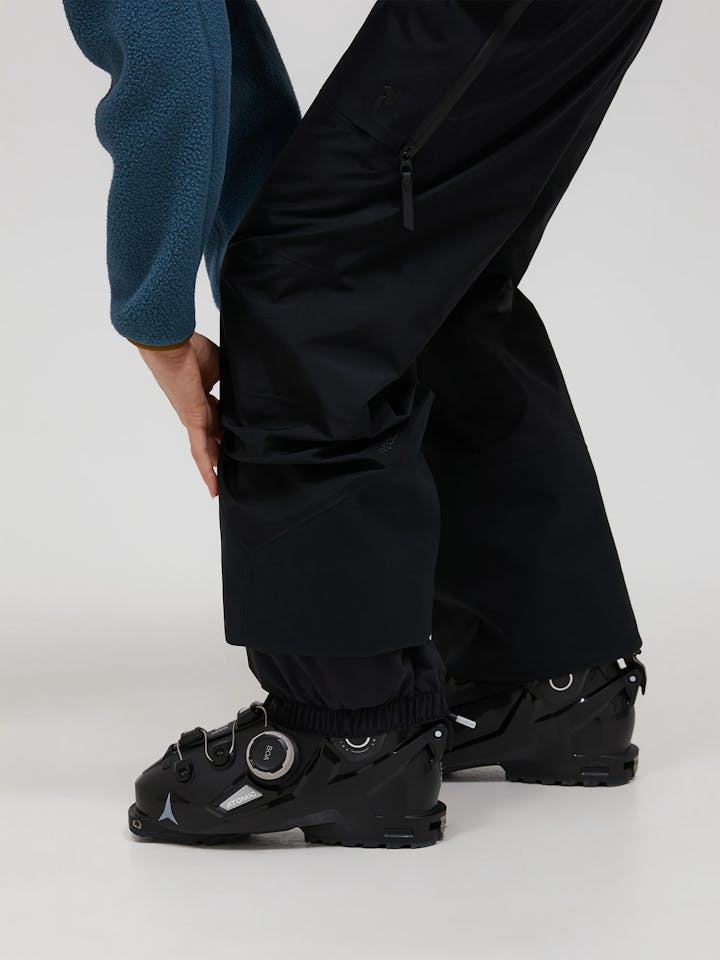 Peak Performance Women's Vertical GTX Pro 3L Shell Bib Pants Musta 09