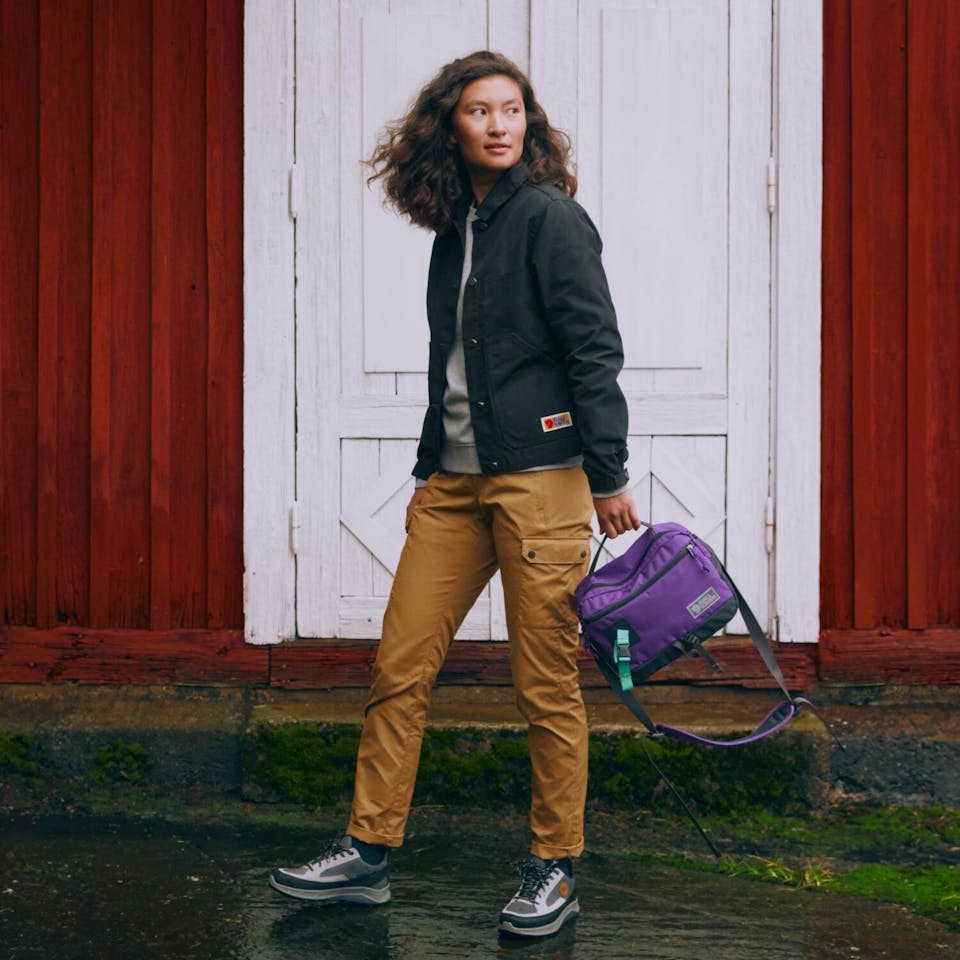 Fjällräven Vardag Shoulder Bag 6 Violette-Coal Black 06