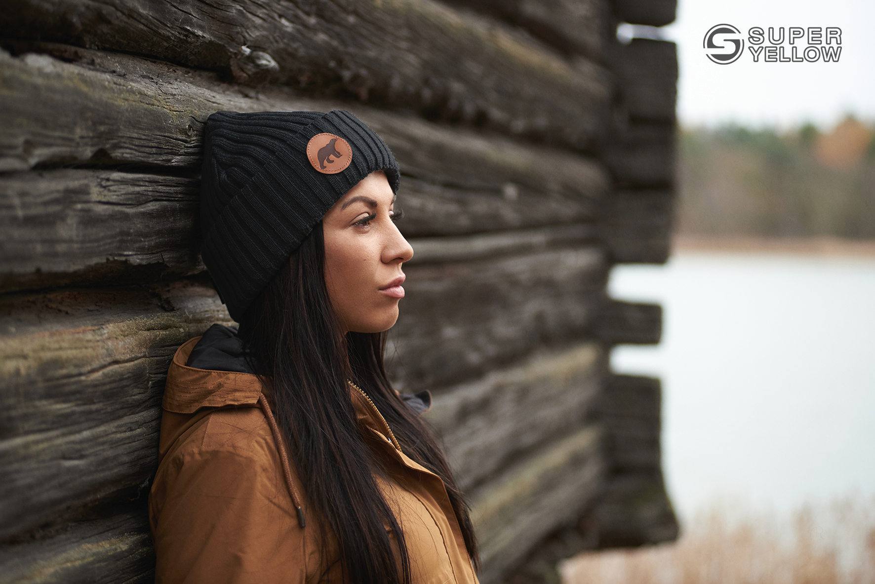 Superyellow Björn Musta 02