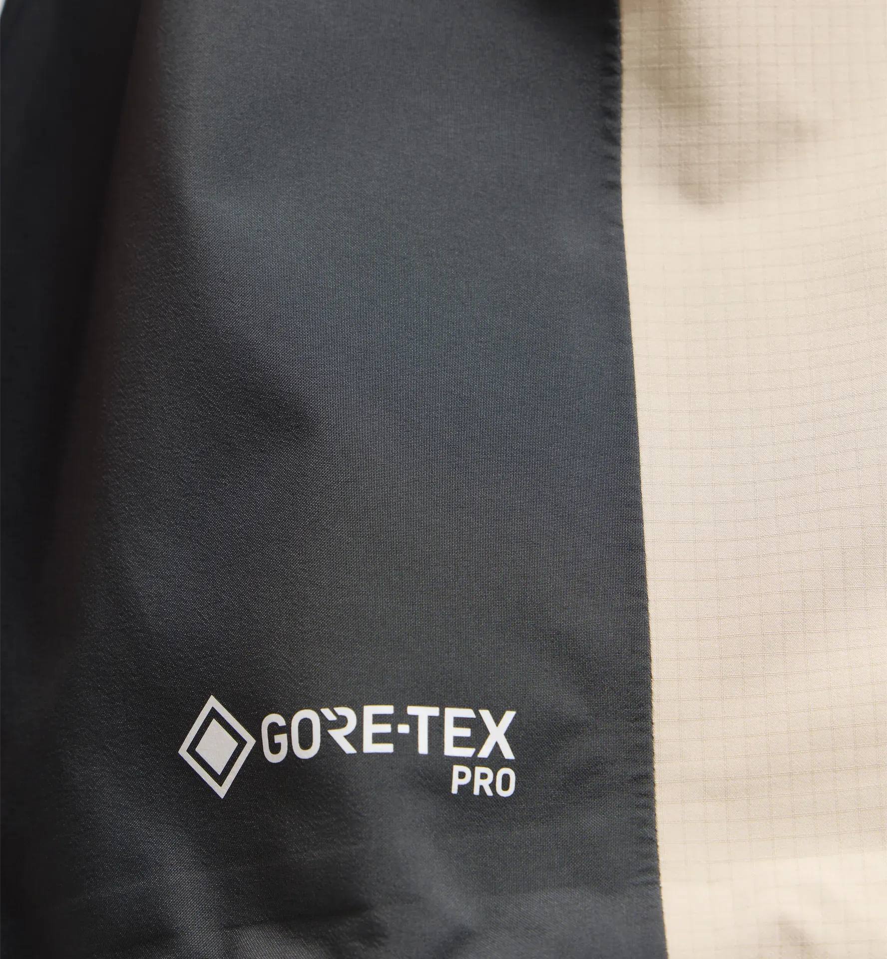 Haglöfs Men's Spitz GTX Pro Jacket Chalk/Magnetite 07