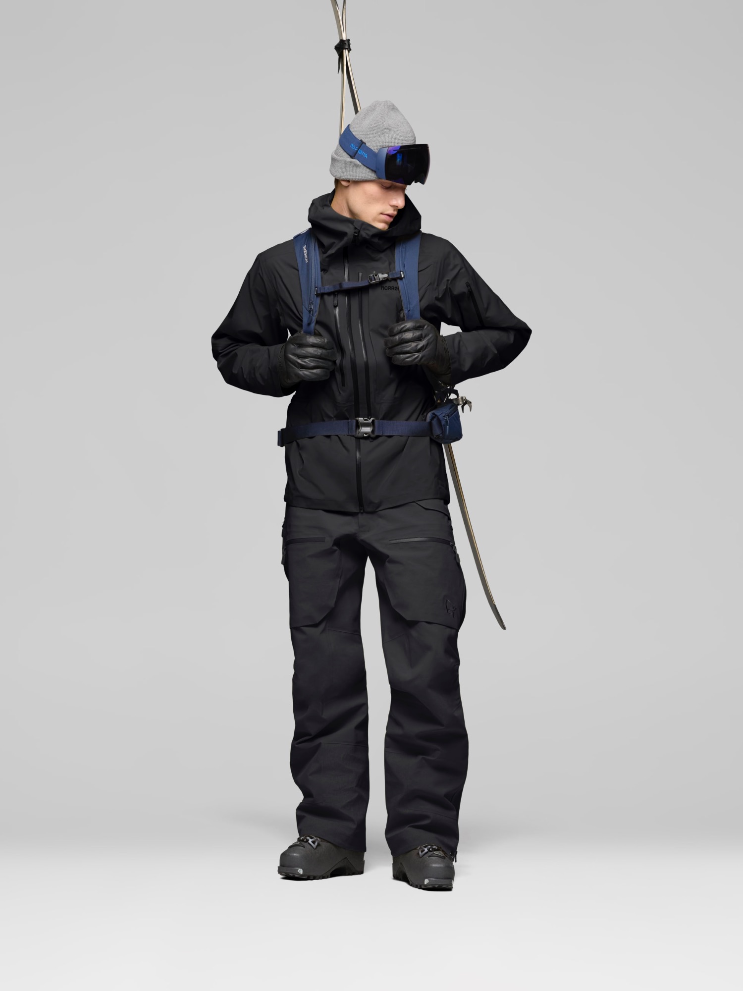 Norrøna Men's Lofoten GTX Pro Jacket Caviar 03