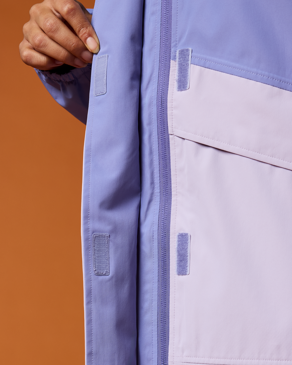 Cotopaxi Women's Rayu Rain Parka Aster and moonbeam 03