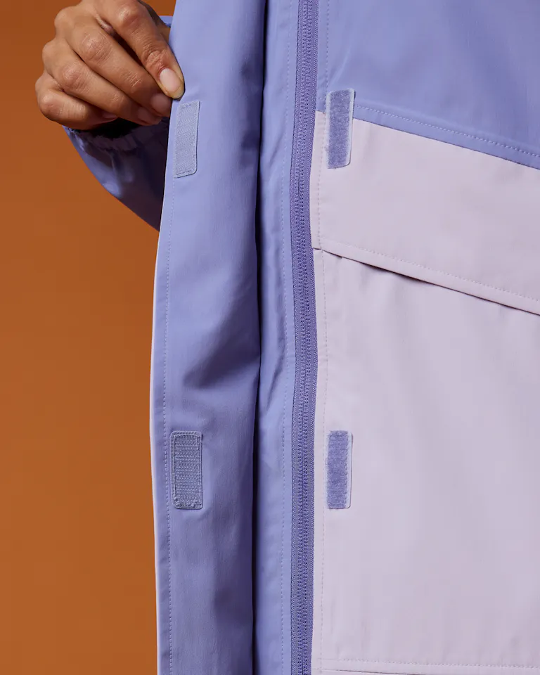 Cotopaxi Women's Rayu Rain Parka Aster and moonbeam 03