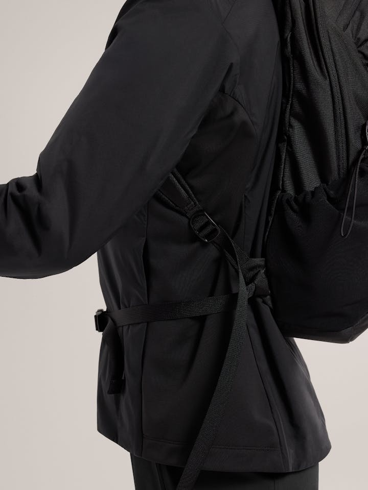 Arc'teryx Women's Atom Hoody Musta 03