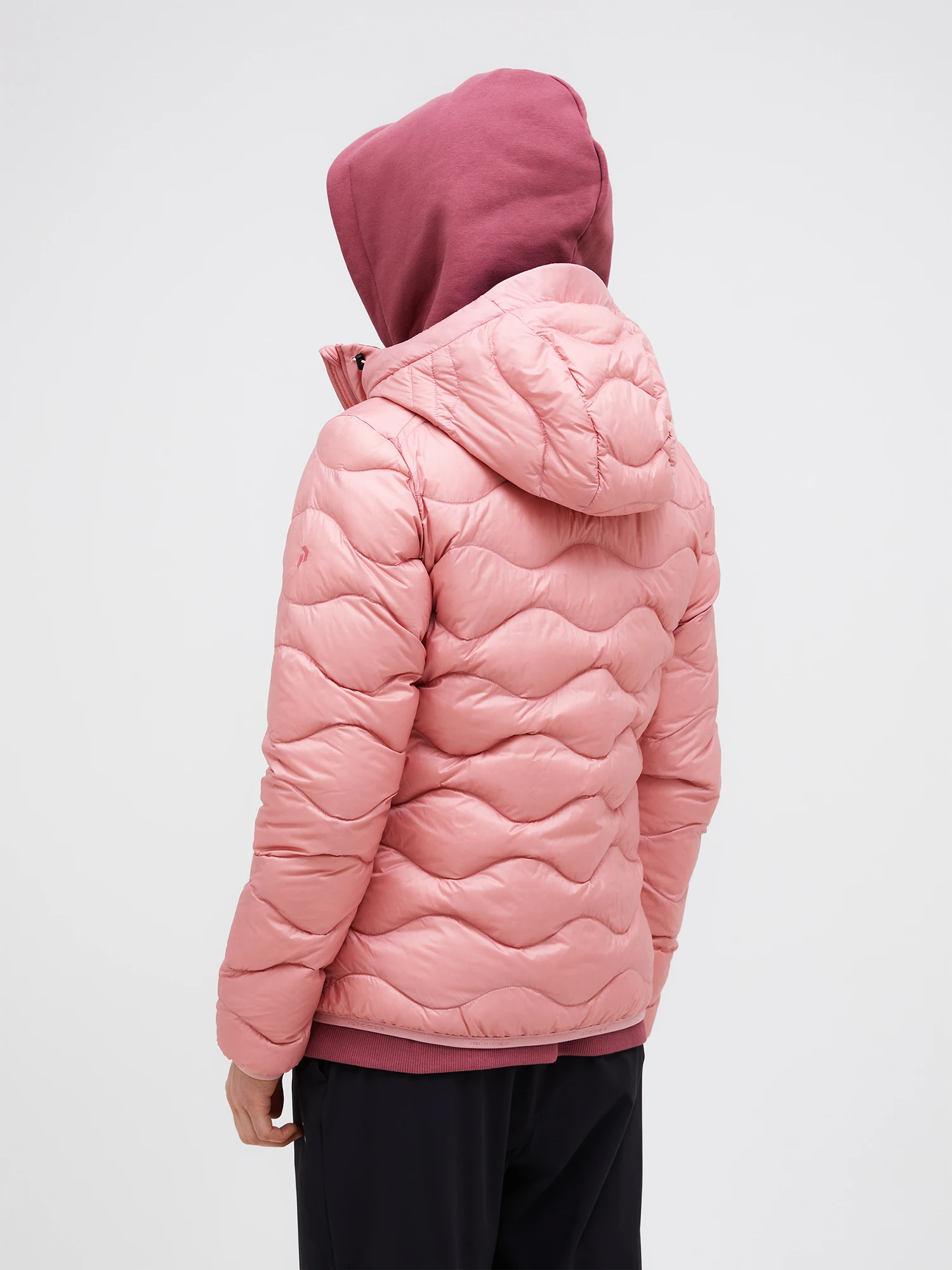 Peak Performance Women's Helium Down Hood Jacket Warm blush / red pompeian 04