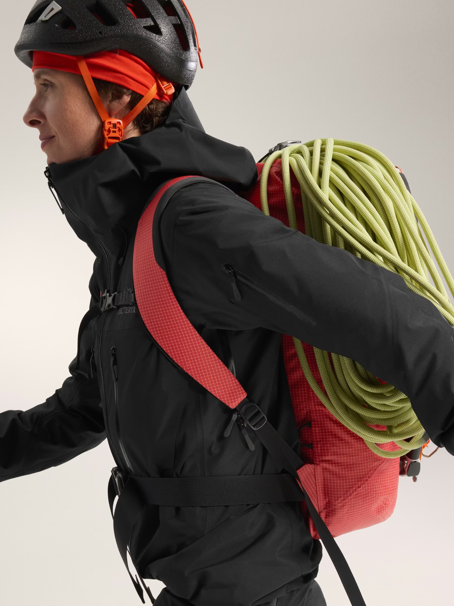 Arc'teryx Women's Alpha SV Jacket Musta 02