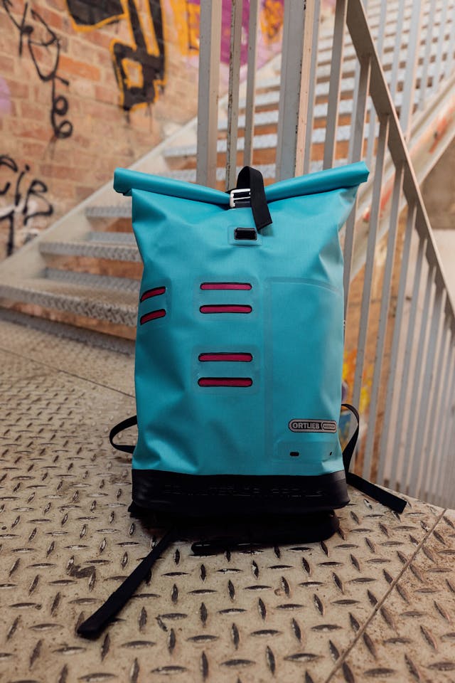 Ortlieb Commuter-Daypack Cyber Sininen / Pinkki 06