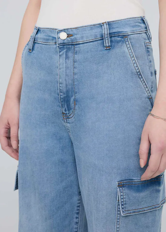 Duer Women's Performance Denim Lite Hi-rise Cargo Pacific 05