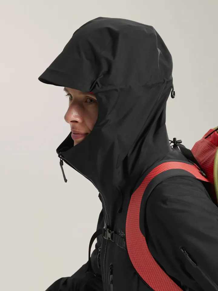 Arc'teryx Women's Alpha SV Jacket Musta 06