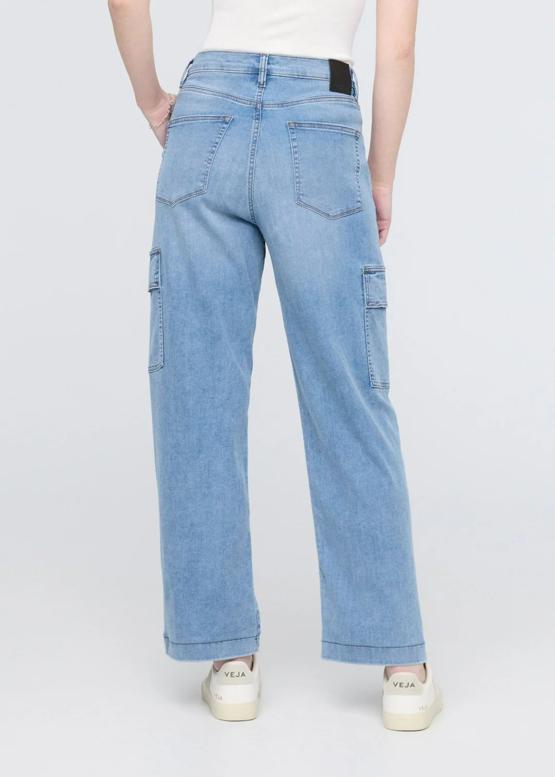 Duer Women's Performance Denim Lite Hi-rise Cargo Pacific 04