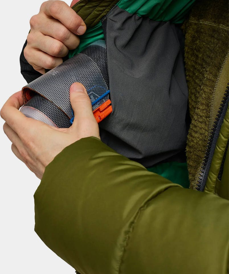 Haglöfs Men's Riksgräns Down 850 Hood - Miesten untuvatakki Olive Green/True Black 08