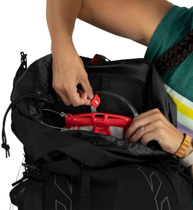 Osprey Tempest 44 Musta/Coal 07