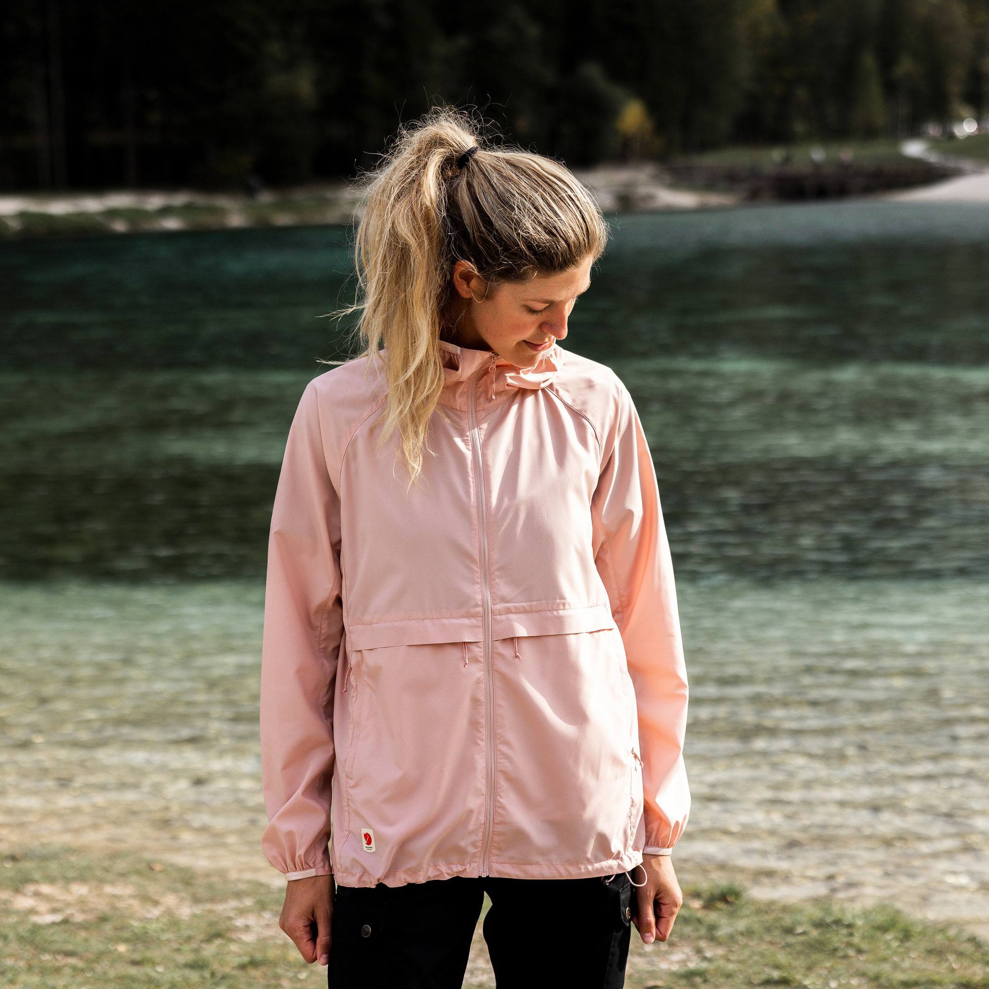 Fjällräven Women's High Coast Wind Hoodie Chalk Rose 03