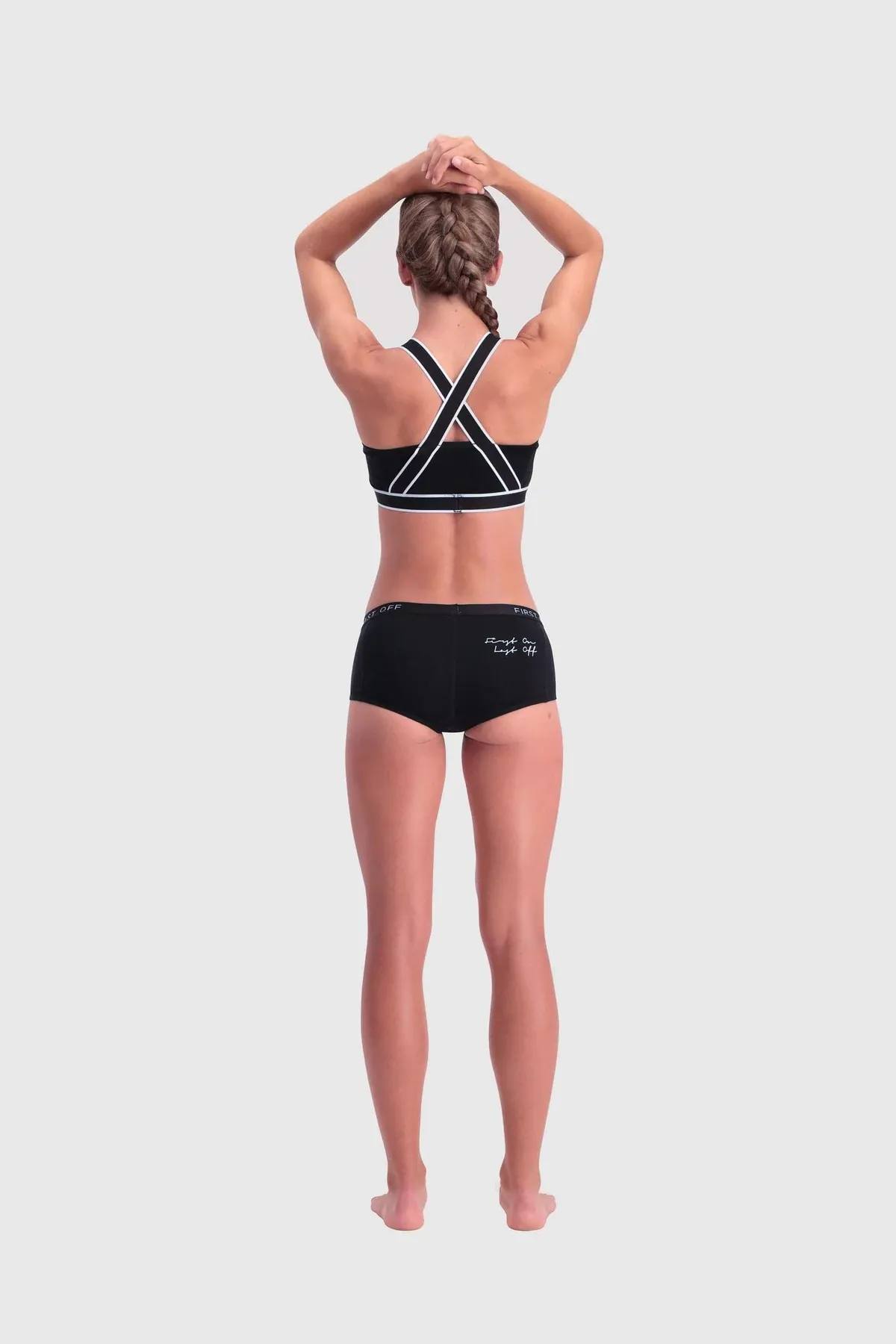 Mons Royale Women's Sylvia Boyleg Musta 03