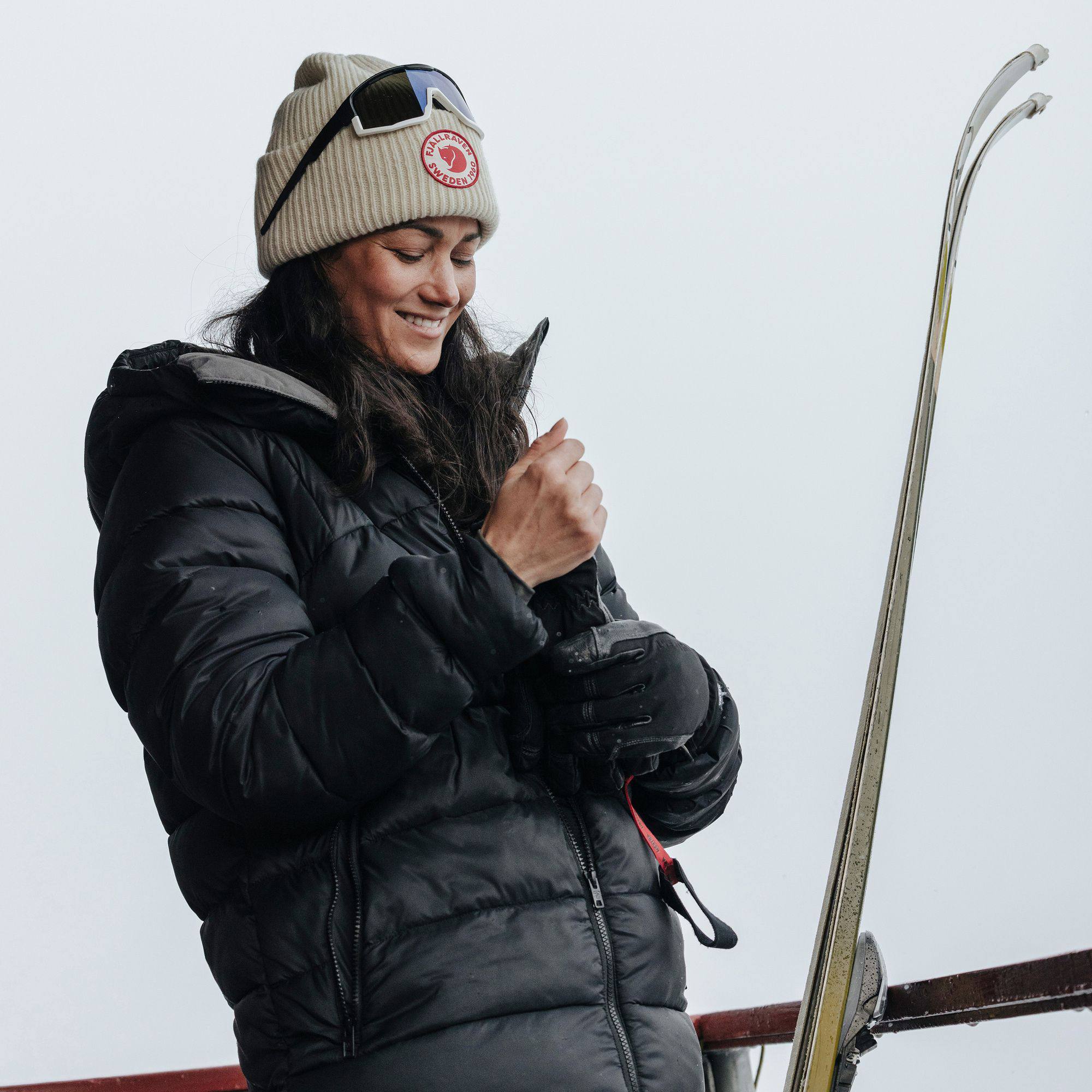 Fjällräven Women's Expedition Mid Winter Jacket Black/Basalt 09