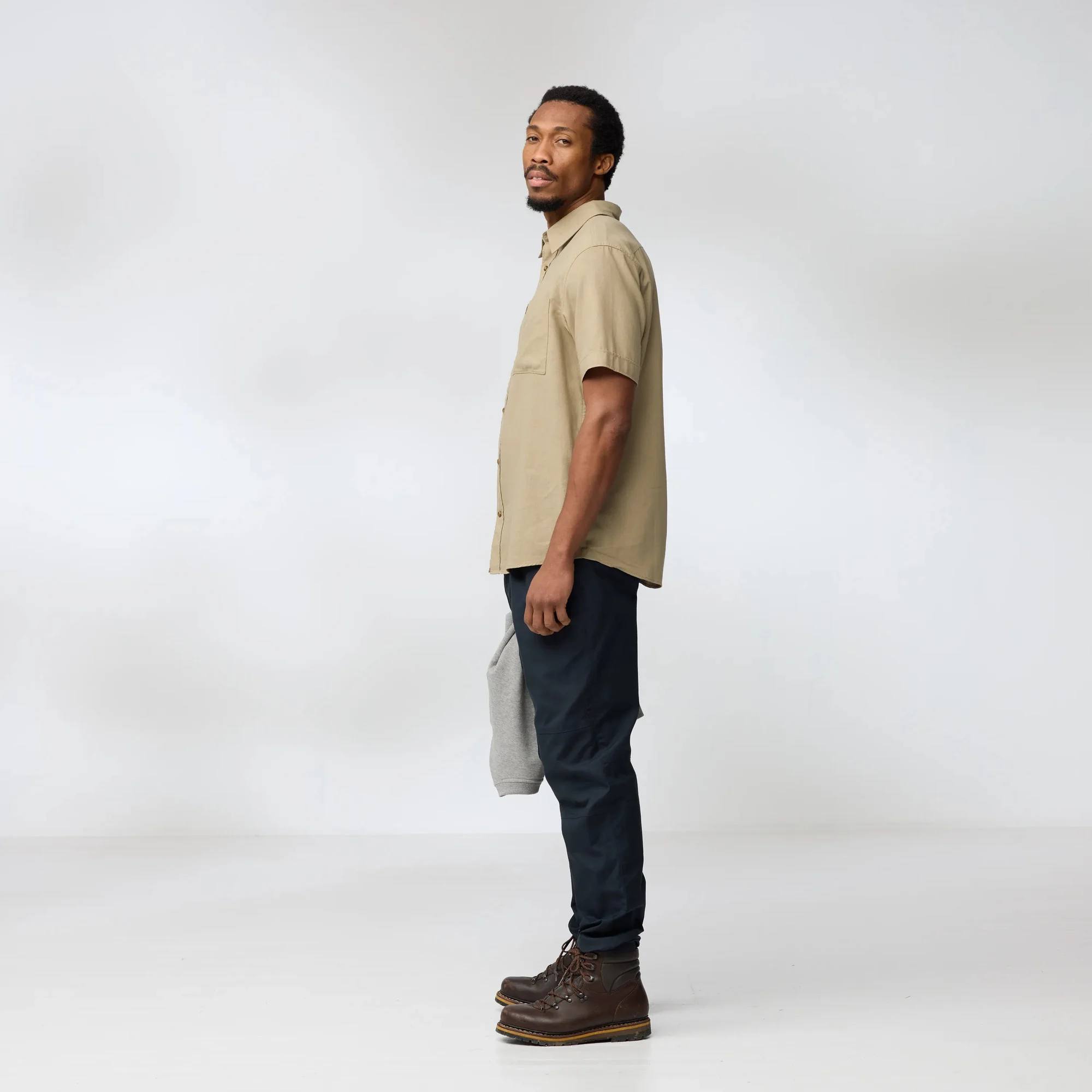 Fjällräven Övik Travel Shirt SS Chalk 04