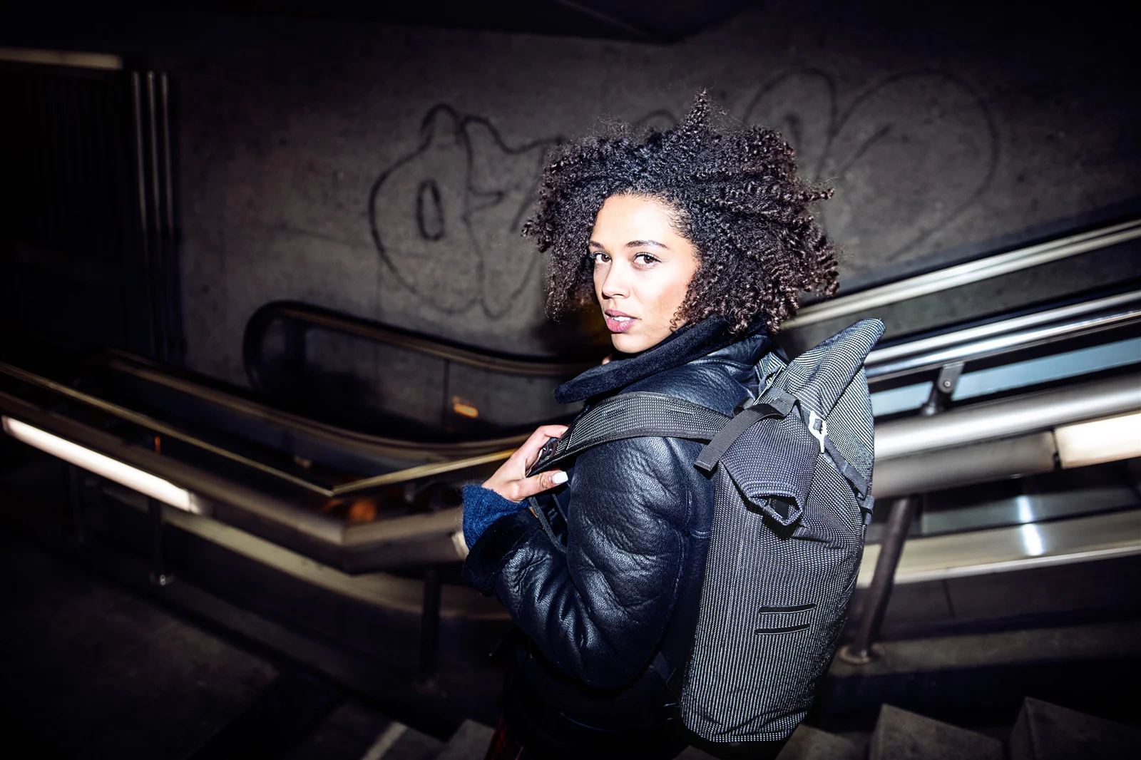 Ortlieb Commuter-Daypack Hi-vis 21L Musta 11