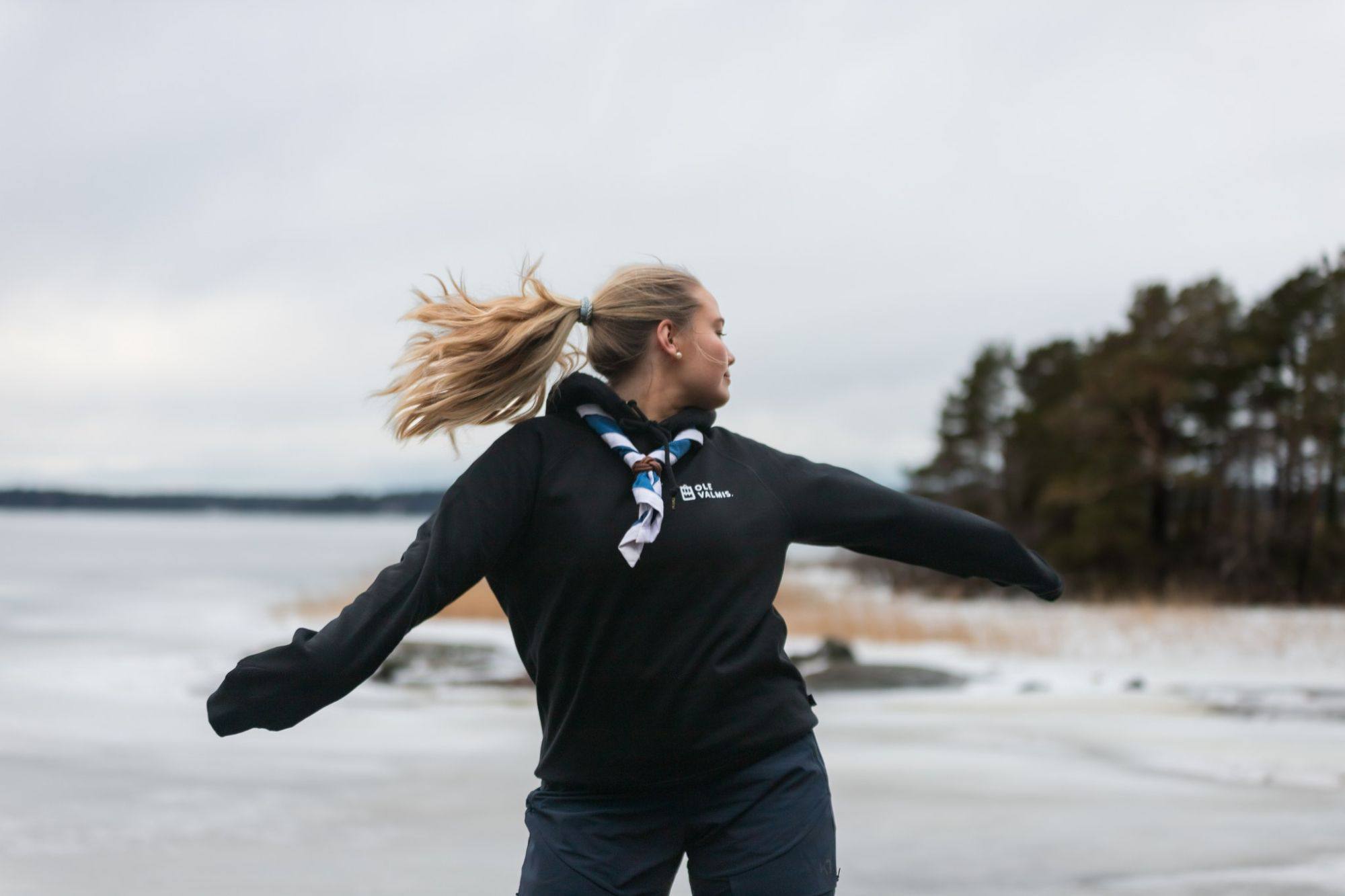 Partiotuote Unisex-huppari, Ole valmis. Black 05