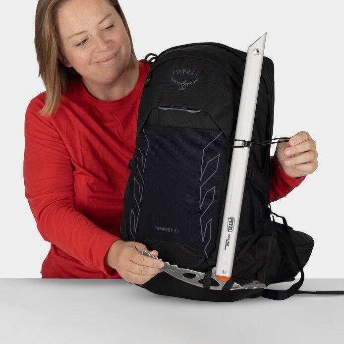 Osprey Tempest 22 EF Musta/Coal 08