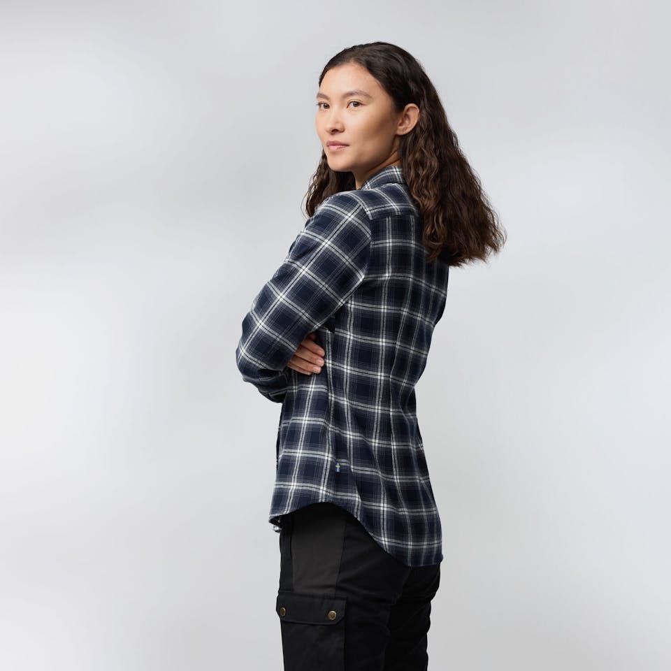 Fjällräven Övik Flannel W LS Shirt Dark navy 08