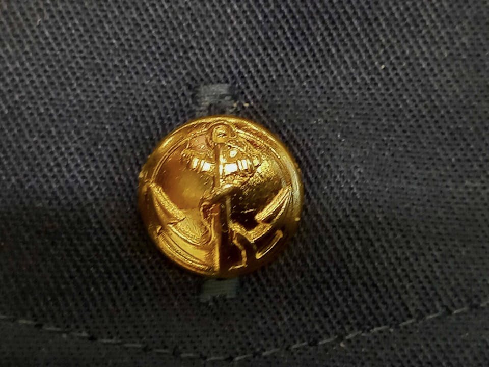 Partiotuote Ankkurinappi Gold 01