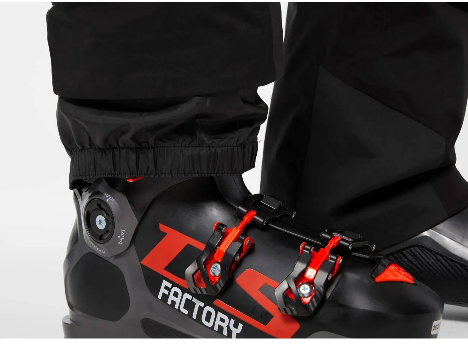 Helly Hansen Men's Legendary Insulated Bib Black 06