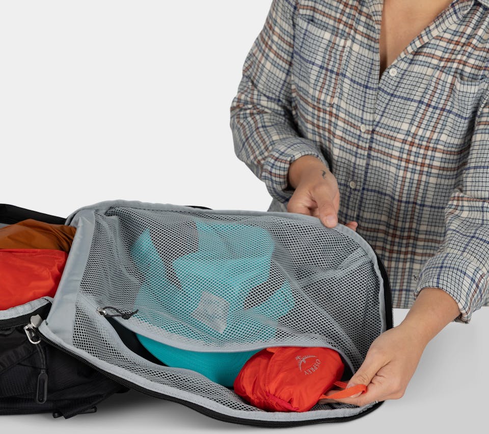 Osprey Fairview 55 Black 07