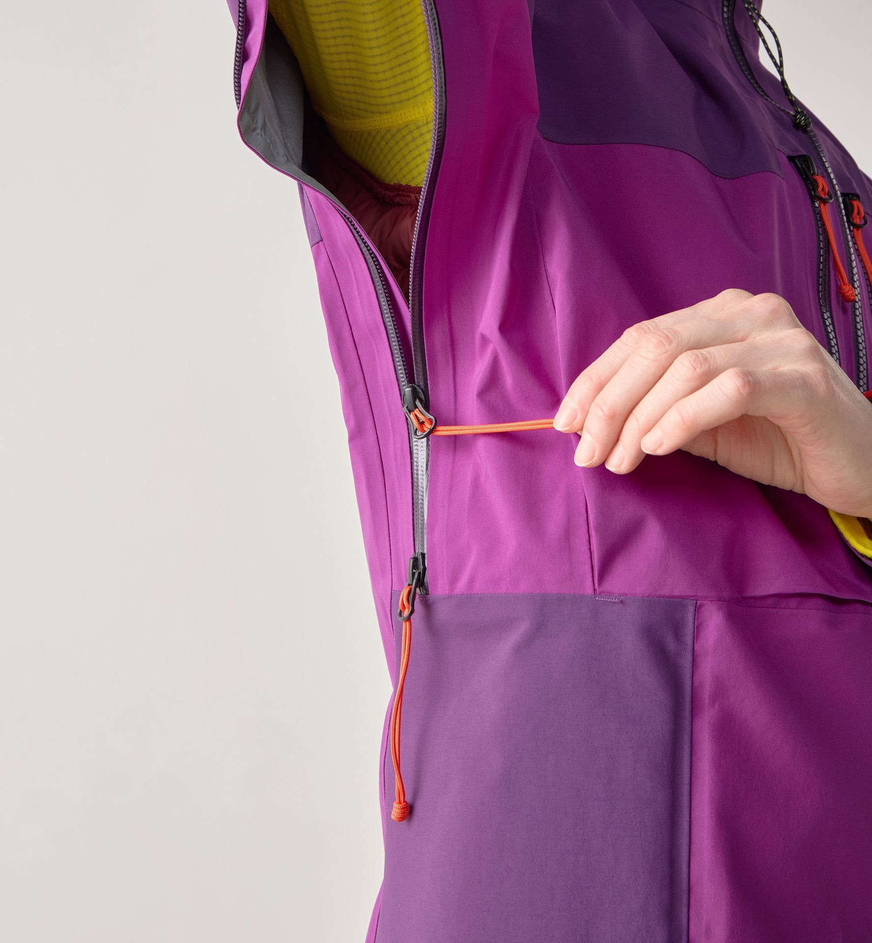 Haglöfs Women's Spitz GTX Pro II Jacket Grape Purple/Purple Night 04