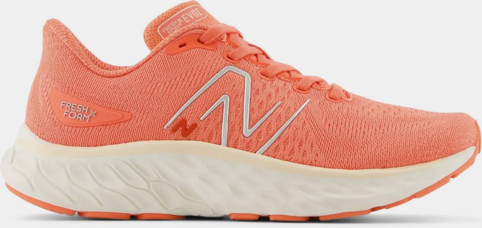 New Balance Women's Fresh Foam Evoz V3 Punainen 01