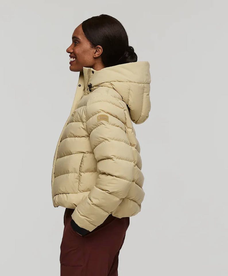 Cotopaxi Women's Alivio Down Crop Jacket Light Beige 03