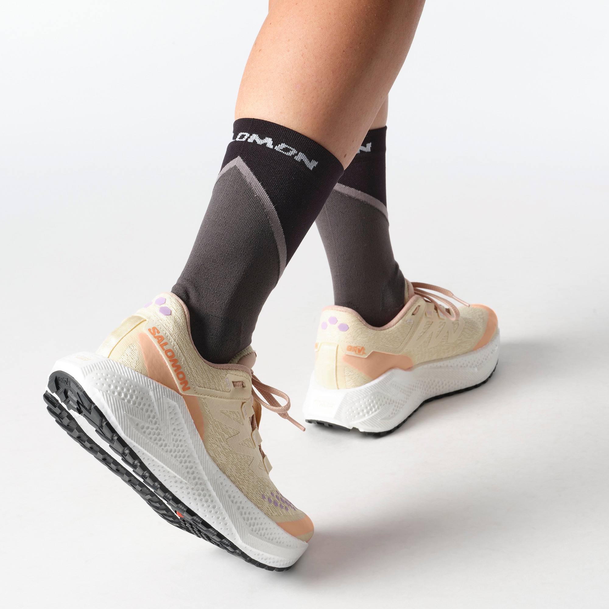 Salomon Adv Skin 5 Set, Women's Aero Glide 3 GRVL, Suunto Run Frost Grey Goji 31