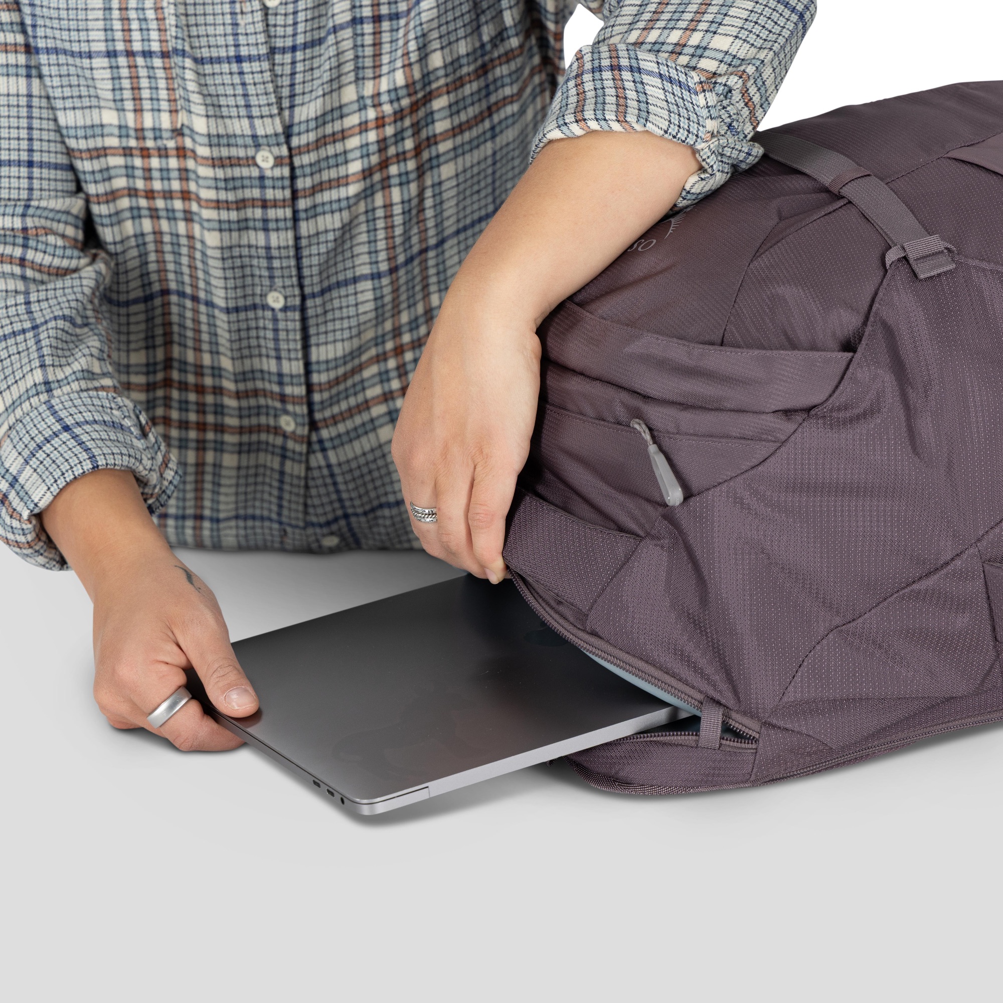 Osprey Fairview 40 Black 08