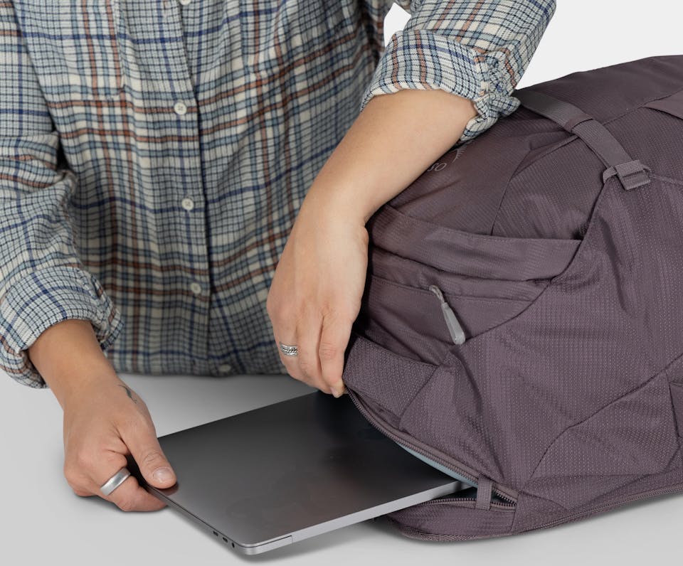 Osprey Fairview 40 Black 08