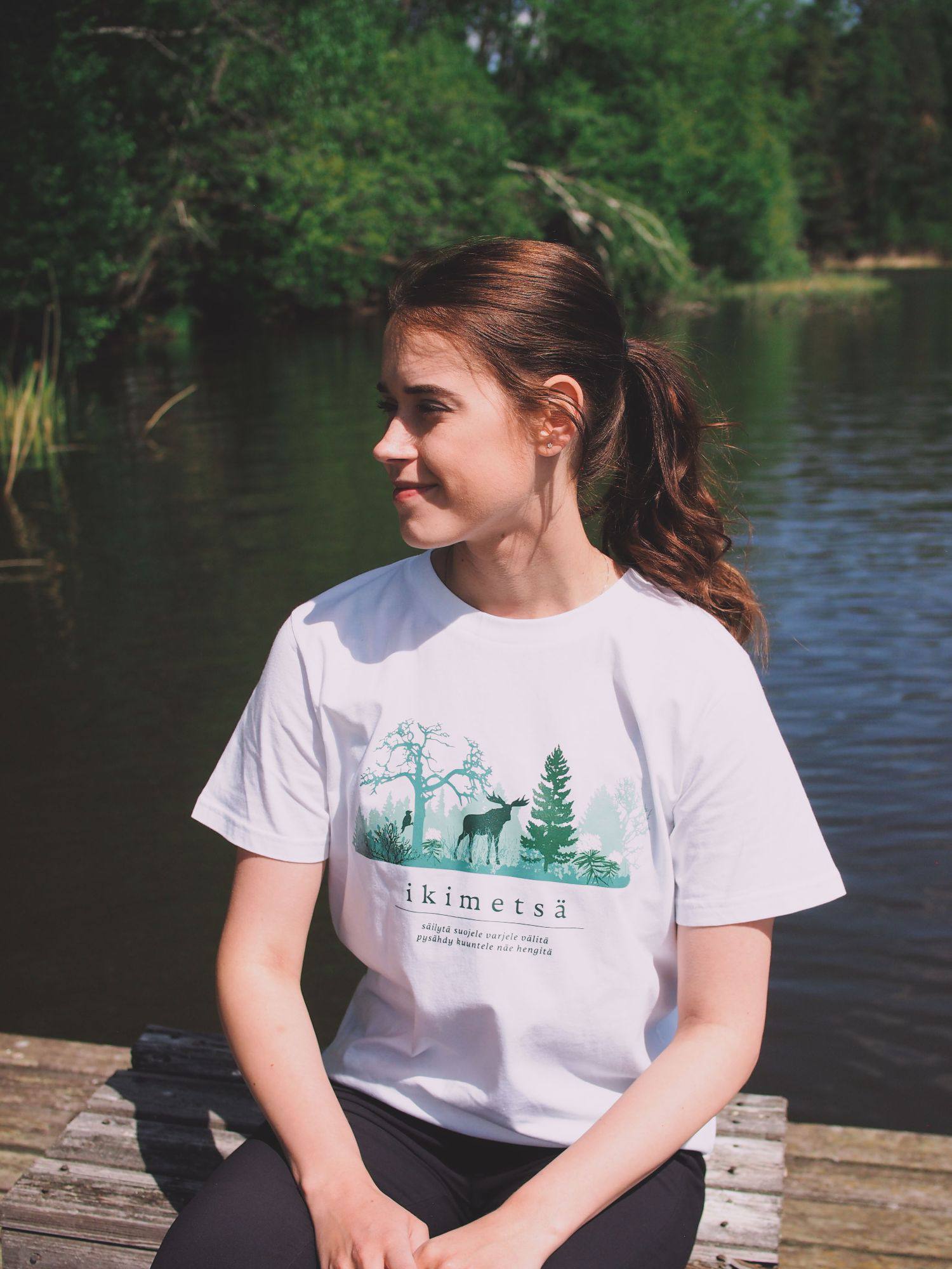 Metsä/Skogen Ikimetsä Tee, Printti White 04