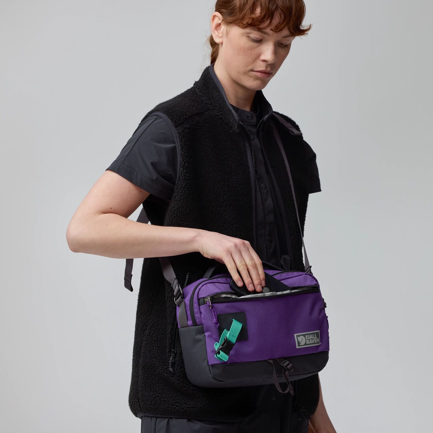 Fjällräven Vardag Shoulder Bag 6 Violette-Coal Black 09