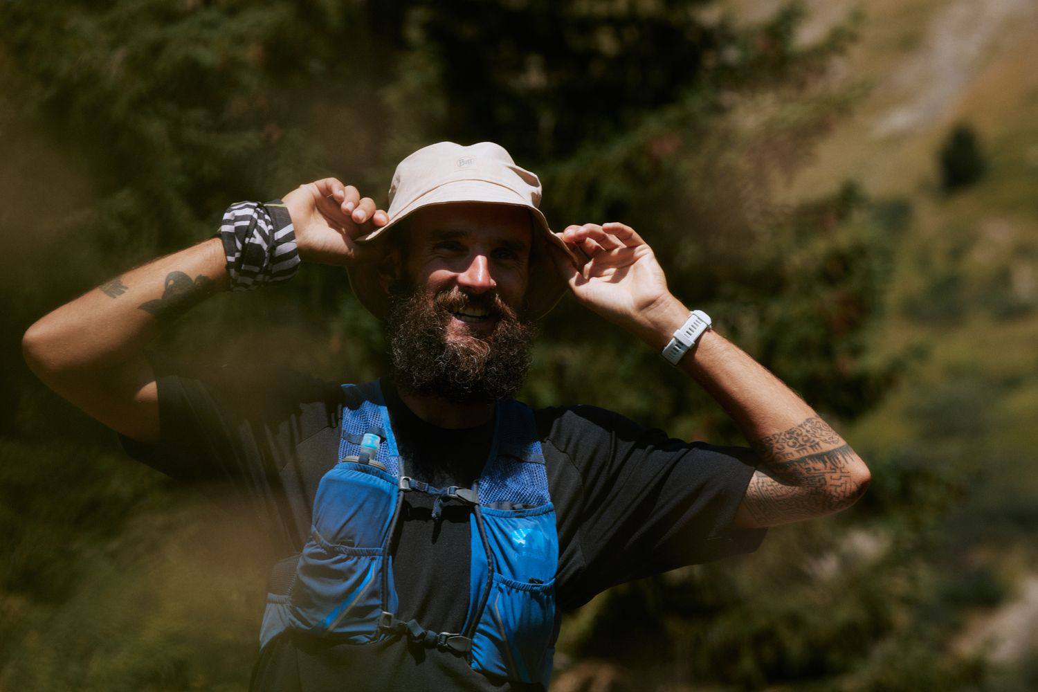 Buff Adventure Bucket Hat Acai Sand  06