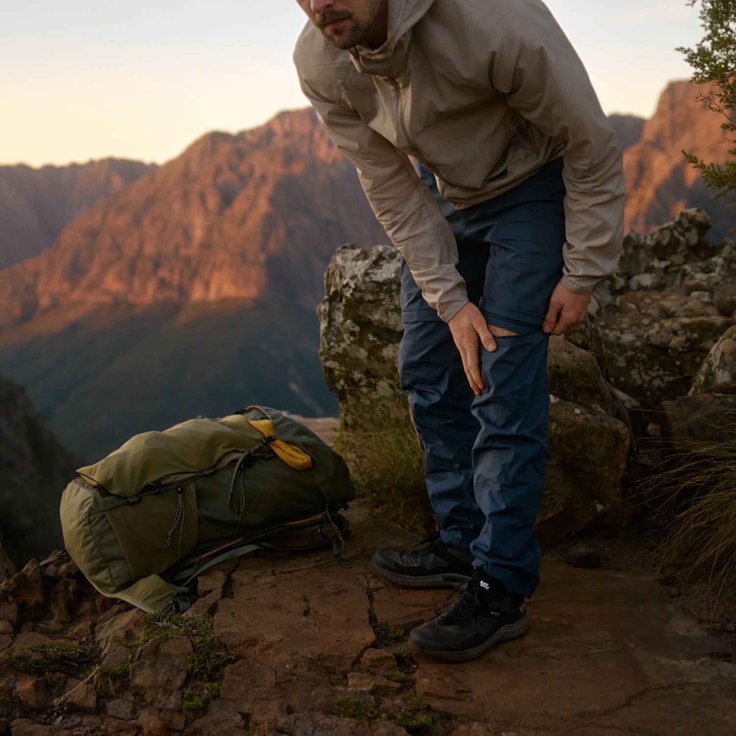 Fjällräven Men's Abisko Hybrid Trail Zipoff Trousers Musta 14