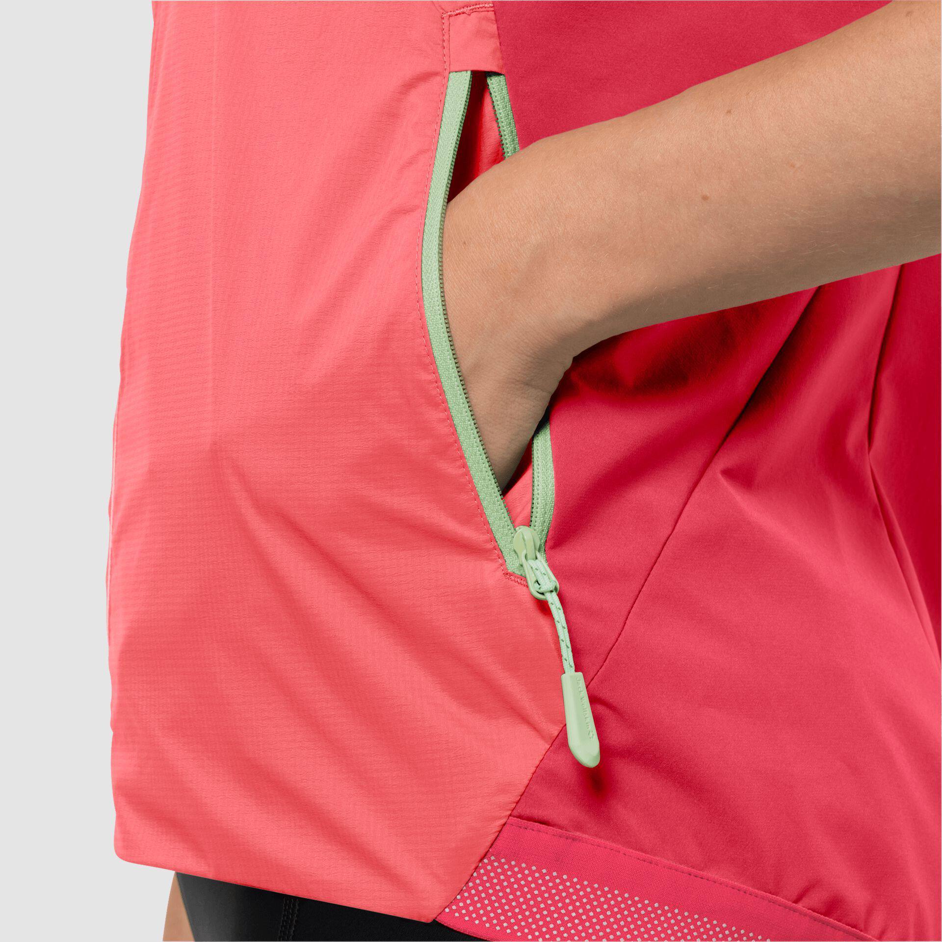 Jack Wolfskin Tourer Softshell Vest W Red 05