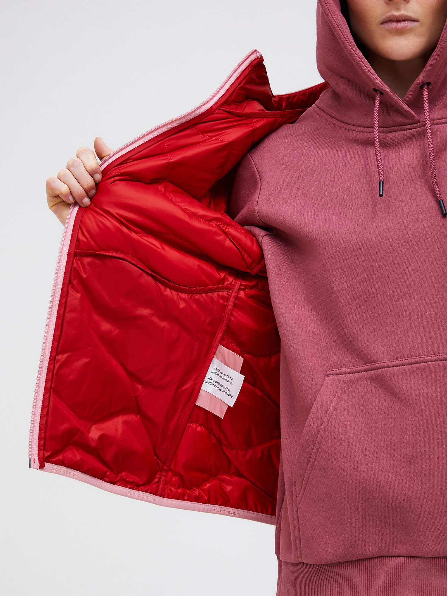 Peak Performance Women's Helium Down Hood Jacket Warm blush / red pompeian 08