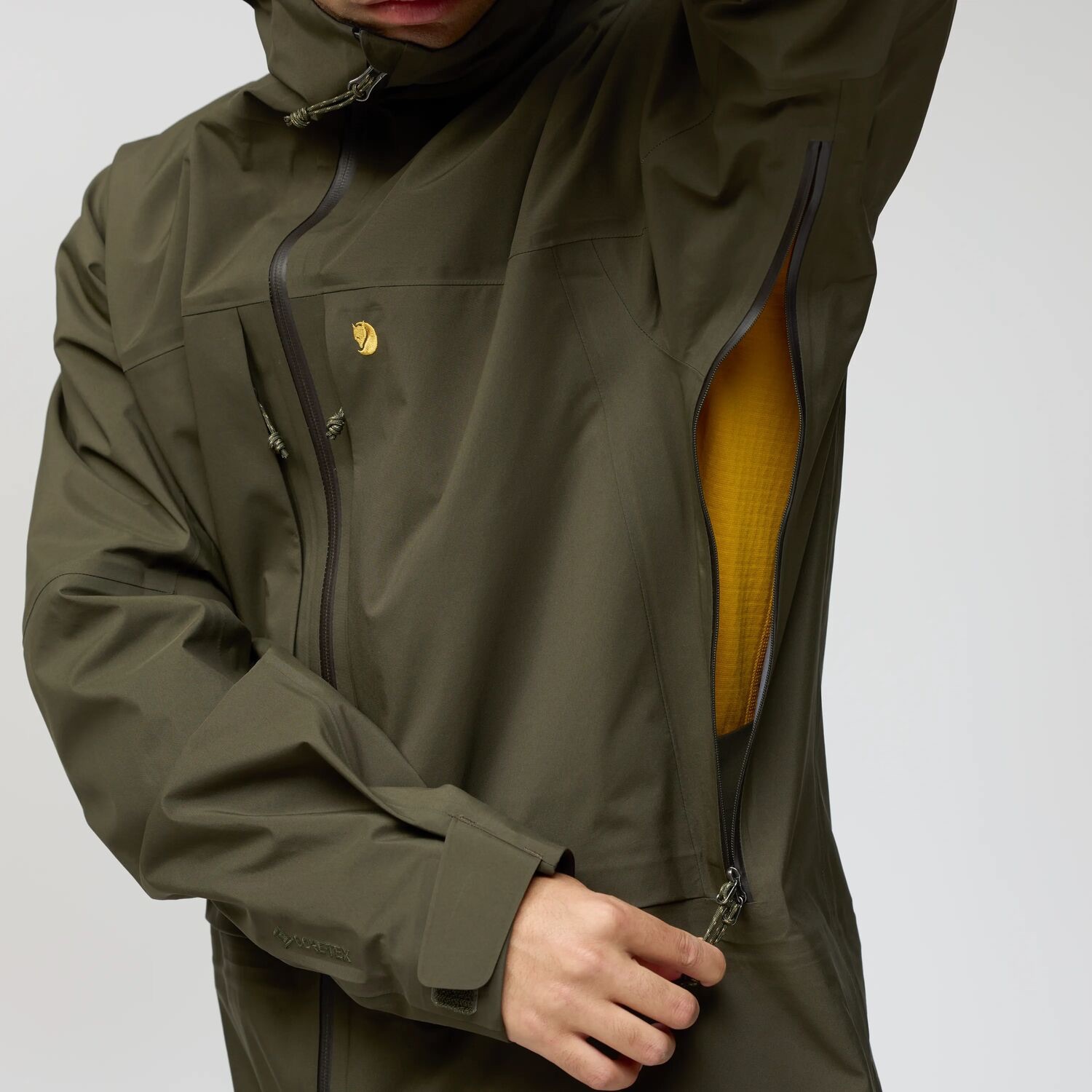 Fjällräven Men's Bergtagen GTX Tour Jacket Black 09