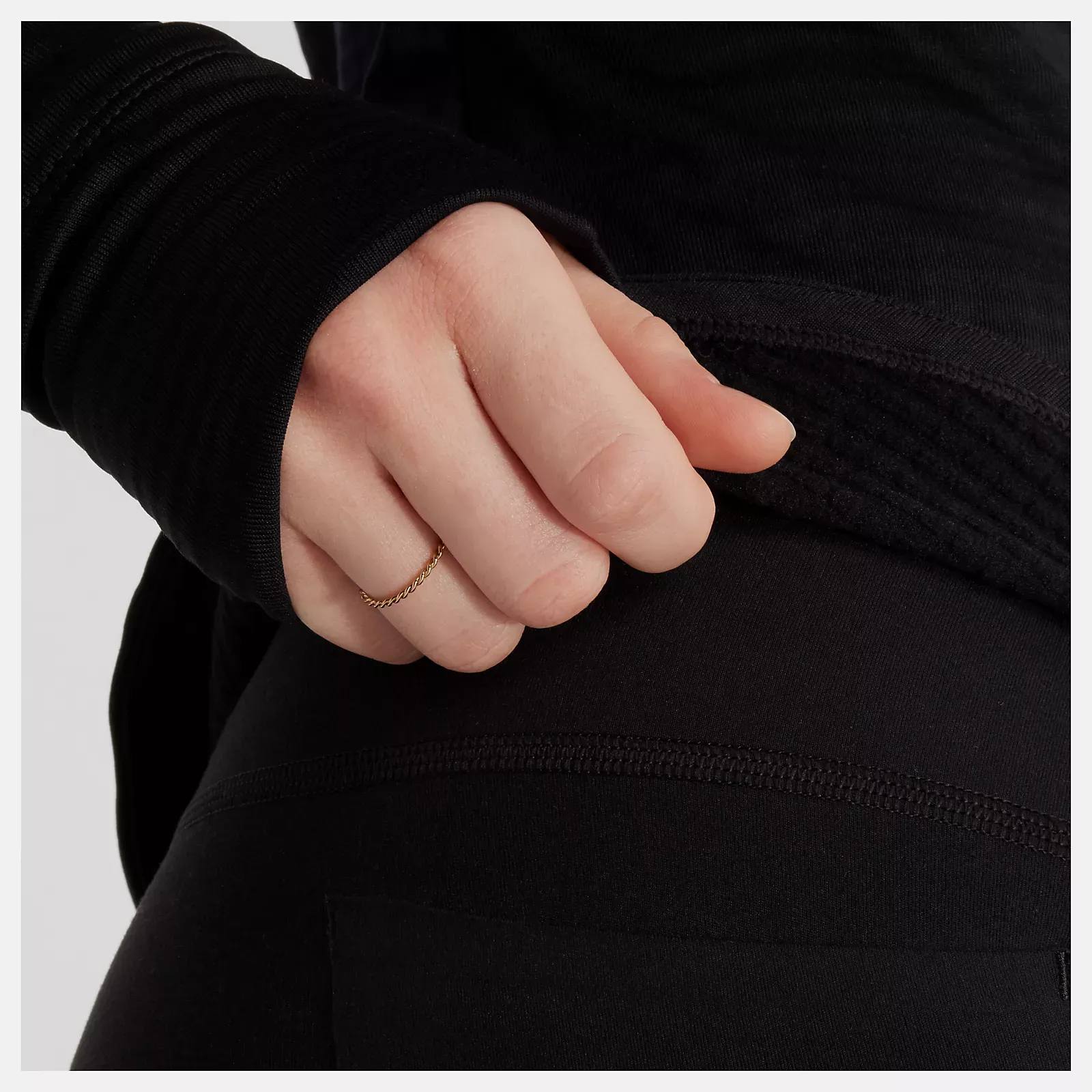 New Balance Women's Athletic Heat Grid Halfzip Musta 08