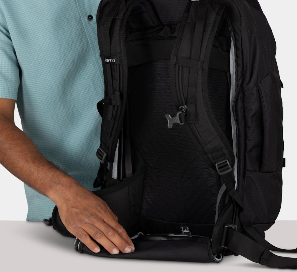 Osprey Farpoint 55 Black 04