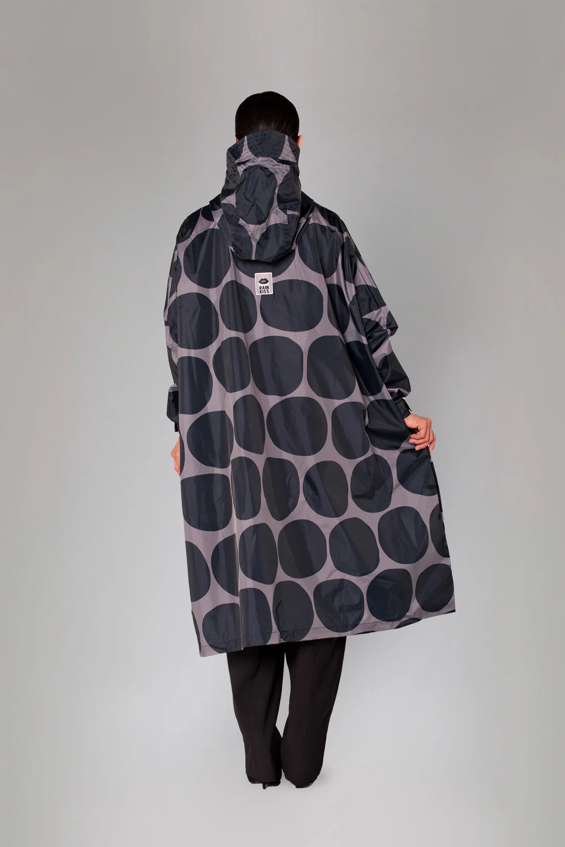 Rainkiss Poncho Black Polka  03